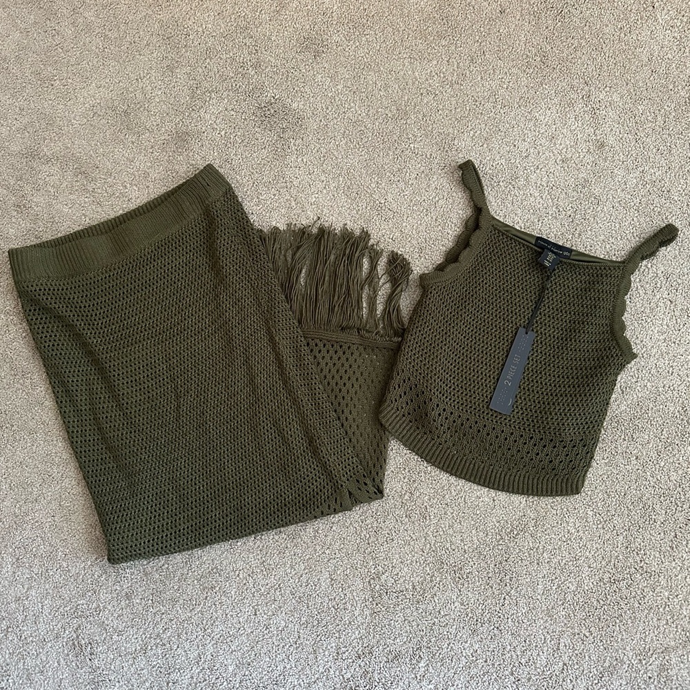 House of Harlow crochet 2 piece maxi skirt + tank set 🫒